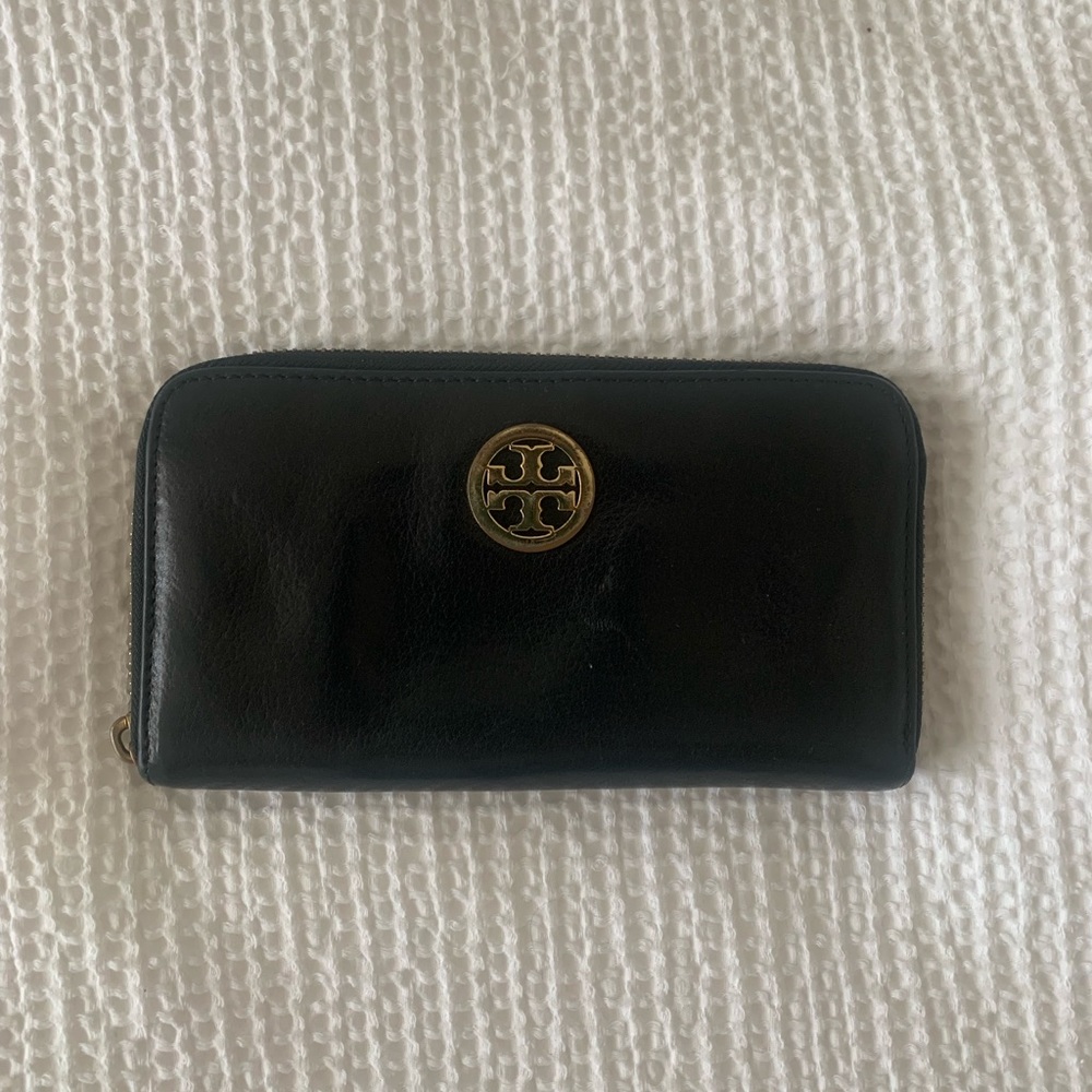 Tory Burch Black Leather Logo Zip Wallet
